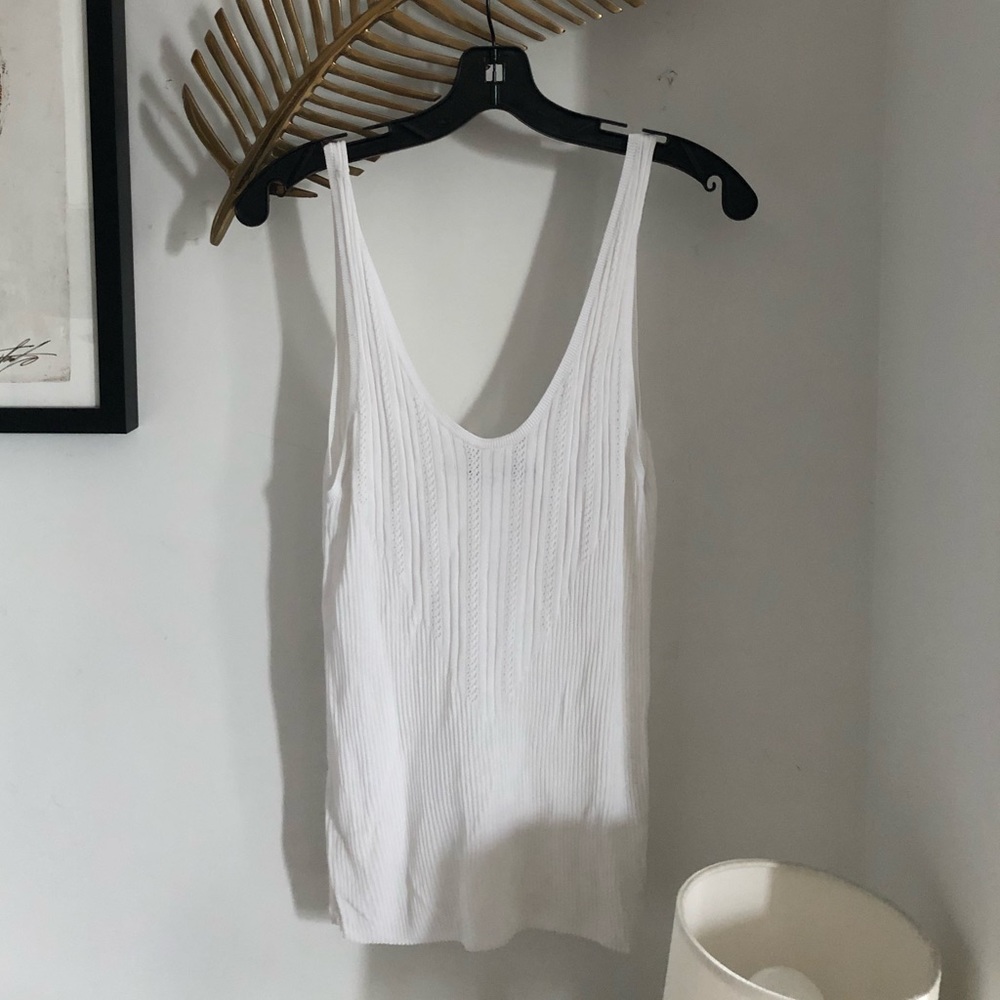 White scoop neck top🌷 NWOT